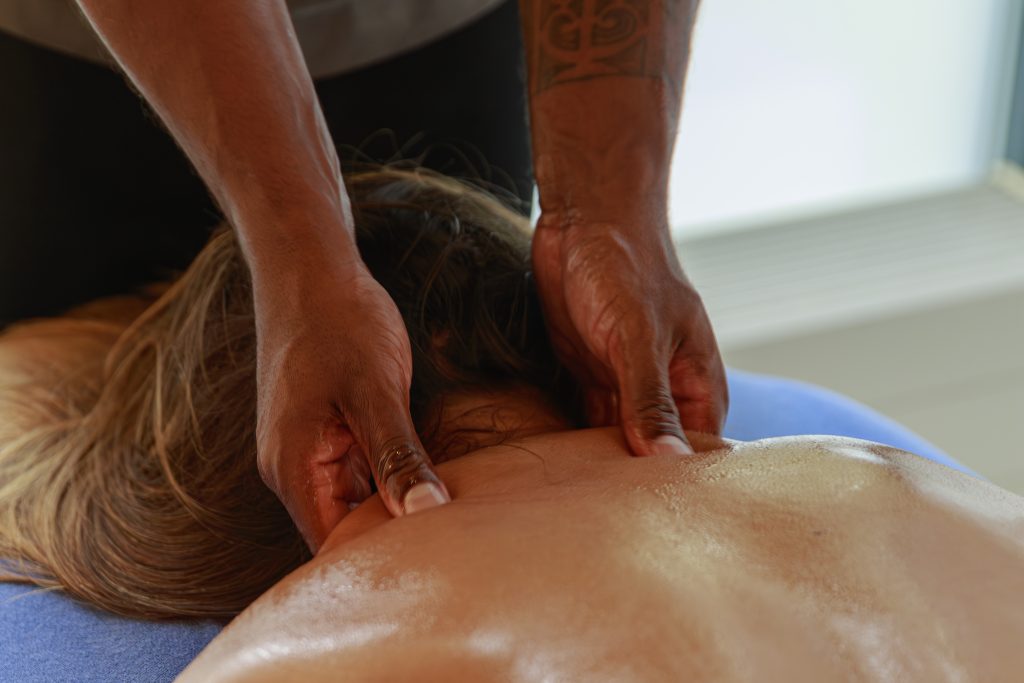 deep-tissue-massage-neck-nek